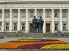 Залите на Народна библиотека в София пълни с по 300 души на ден