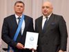 Кралев връчи „Венец на победителя“ на 
президента на БФЛА Добромир Карамаринов
