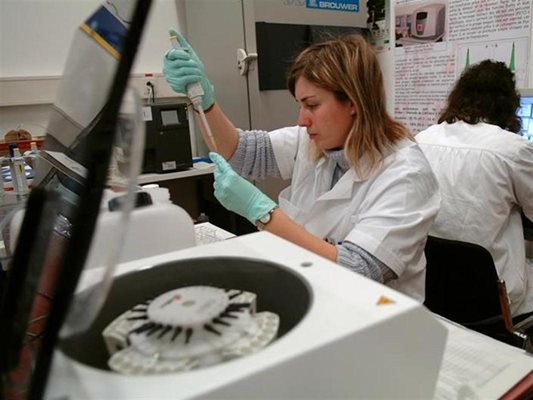 Днешните лаборатории разполагат с модерна апаратура за изследване на хемоглобина.
