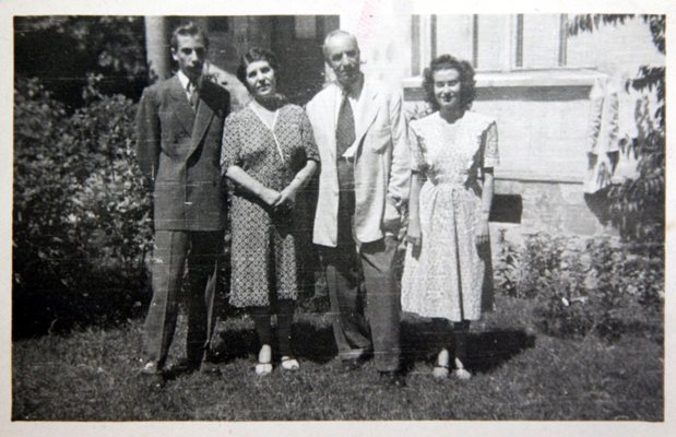Семейството на Елин Пелин - синът Боян, съпругата Стефанка и дъщерята Елка