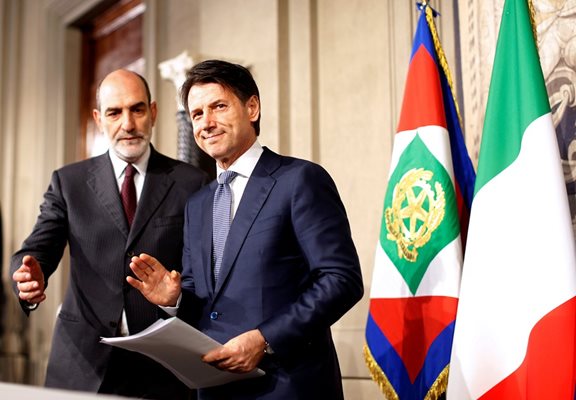 Президентът на Италия Серджо Матарела даде мандат на новодошлия в политиката Джузепе Конте СНИМКА: РОЙТЕРС