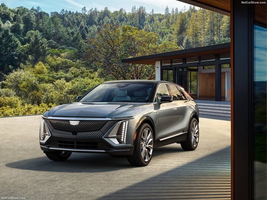 Електрическият Cadillac Lyriq може да изминава с едно зареждане на батериите до 300 мили (482 км). Снимка: GM
