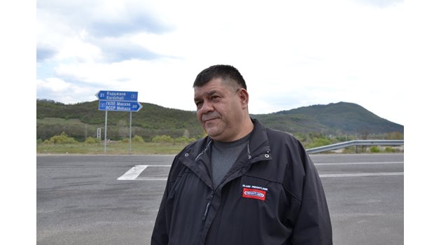 Директорът на областното пътно управление в Кърджали Иван Гавазов твърди, че пътят е отговаря на всички изисквания.