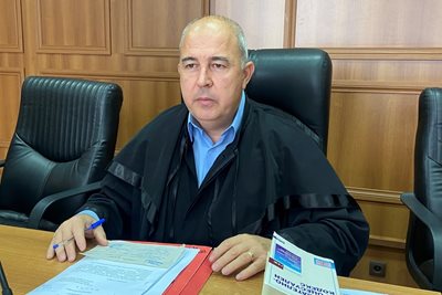 Съдия Иван Минчев прецени, че в хода на производството са допуснати съществени процесуални грешки и върна обвинителния акт на прокуратурата.