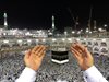 Над 1,8 милиона поклонници пристигнаха в Саудитска Арабия за хаджа (Галерия)