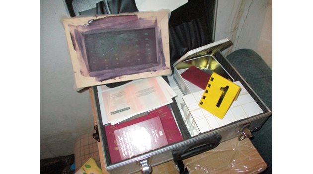Владимир Петков оборудвал апартамента със съвременна техника за предпечат и печат.