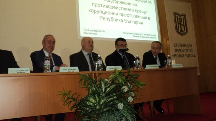 Зам.-главният прокурор Гешев, министрите Маринов и Вълчев и председателят на КС Борис Велчев са гости на националната конференция.