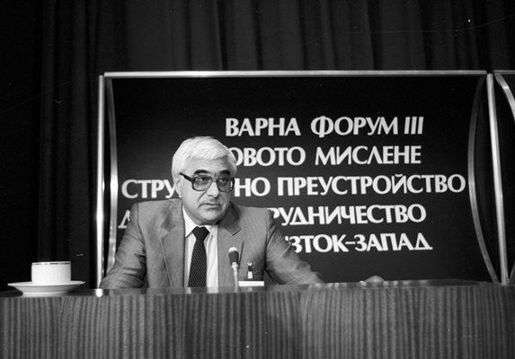 Август 1988 г. Андрей Луканов във Варна.