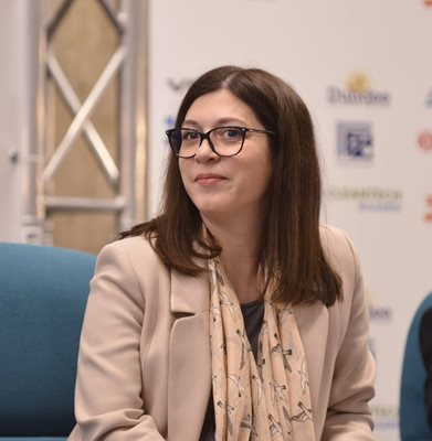 Зам.-министърът на регионалното развитие Десислава Георгиева на конференцията "Парите по плана за възстановяване и европейските структурни фондове", организирана от КРИБ и "24 часа".