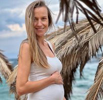Актрисата Дария Симеонова показа бременно коремче