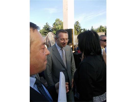 Арменският посланик Арсен Схоян гостува на Шумен по случай тържествата за 200-годишнината на първото гражданско честване на Кирил и Методий.