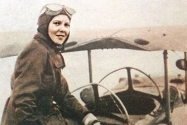 Райна Касабова - първата жена в боен полет