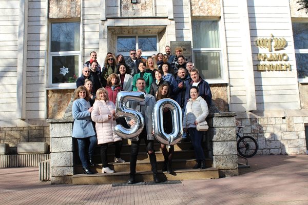Екипът на Радио Шумен празнува 50-годишен юбилей 
СНИМКА: Радио Шумен