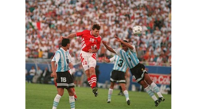 Наско бележи гола за 2:0 над Аржентина на световното през 1994 г.