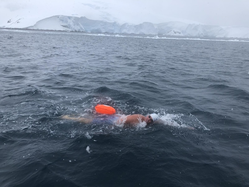 Плувецът Петър Стойчев се впуска в ново ледено предизвикателство в Монголия