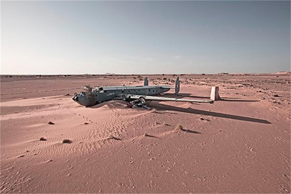 Avro Shackleton Pelican, 25y SAAF, принуден да се приземи на път за Великобритания. Всички 19 души са спасени от бунтовниците от фронта “Полисарио” през юли, 1994 г.

