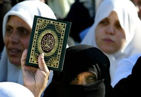 "168 часа": Митове и истини за исляма. Какво да прави мъжът преди да бие жена си