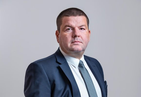 Владимир Маринов е кандидат на „ЛЕВИЦАТА!“ в 17-и МИР Пловдив област. Народен представител от 46-ото и 47-ото Народно събрание.
