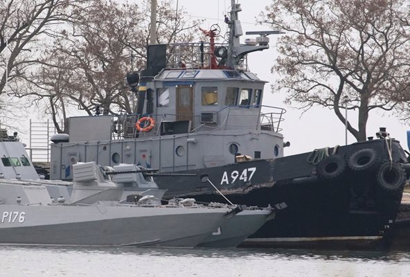 Ударените украински кораби СНИМКА: Ройтерс