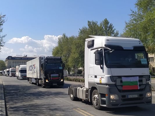 Голям протест на превозвачите имаше в Пловдив и на 27 април. Снимка: Радко Паунов