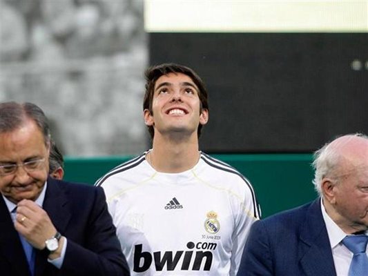 Бразилецът Кака се радва на представянето си в “Реал”. Флорентино Перес (вляво) харчи като звяр през това лято. 
СНИМКА: РОЙТЕРС