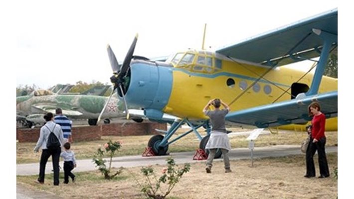 Експонати от музея на авиацията в Крумово. Снимка: 24 часа