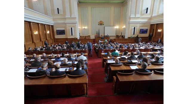 Депутатите утре ще обсъдят намаляване на сроковете за актуализация на бюджета

СНИМКА: ВЕЛИСЛАВ НИКОЛОВ