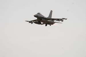 Министър Тодор Тагарев предлага F-16 на Балканите да са на споделен ремонт