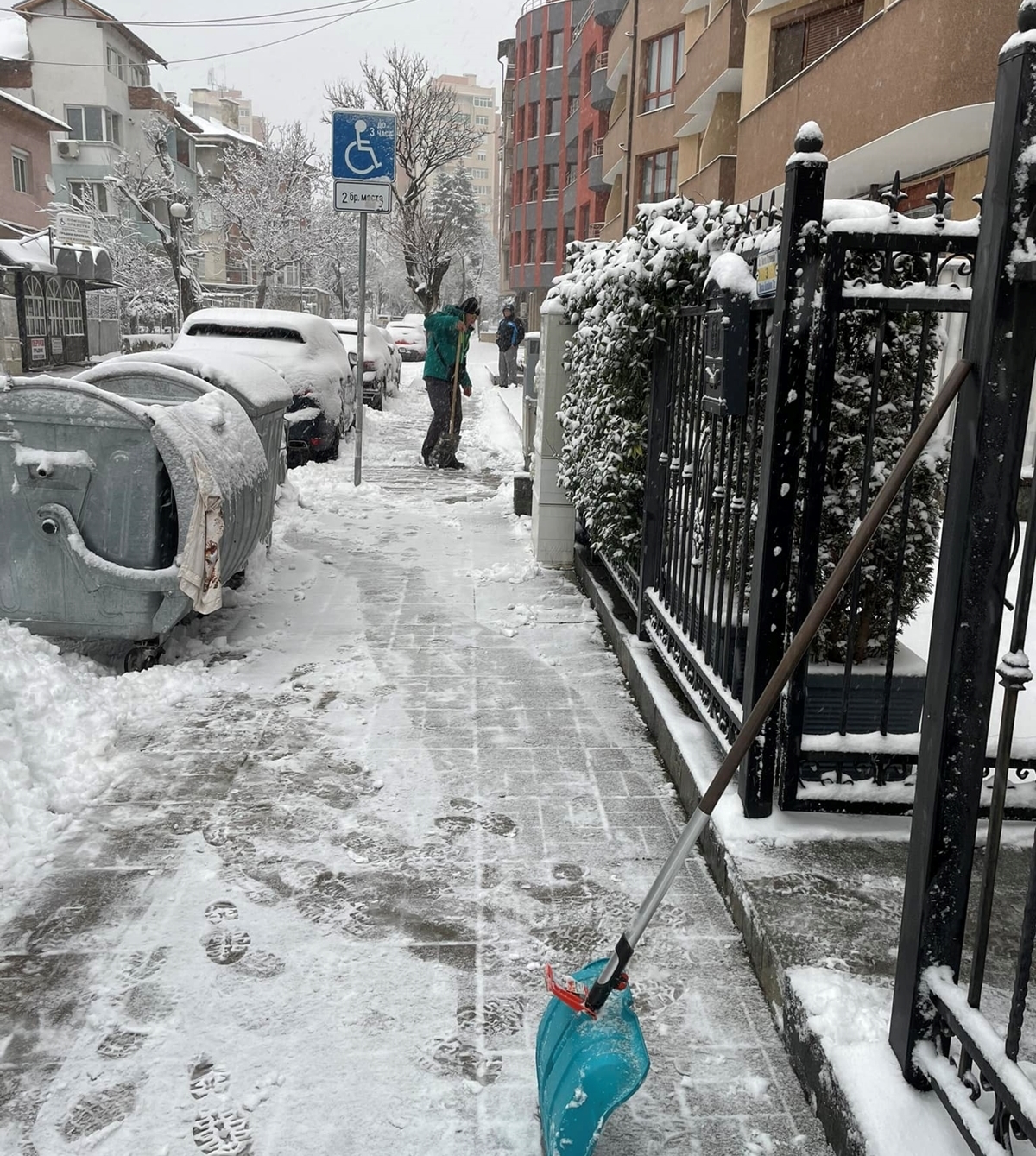 Чистят пътищата към селата в община Благоевград