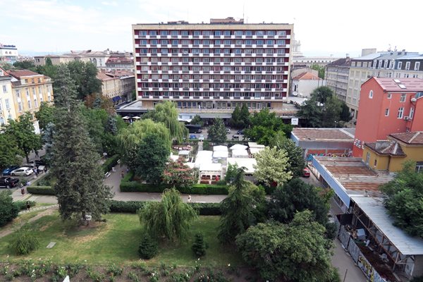 Евелин Банев е сочен за собственик в сянка на хотел "Рила"