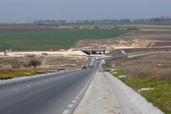 Спирането на плащанията за доизграждането на “Хемус” м.г. до голяма степен е продиктувано и от влошаващото се финансово състояние на “Автомагистрали” ЕАД. 
СНИМКА: “24 ЧАСА”