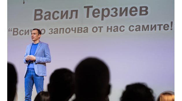 Кметът Васил Терзиев на конференция Снимка: Фейсбук/ Васил Терзиев