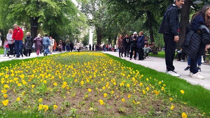 Plovdiv residents enjoy the renovated garden.