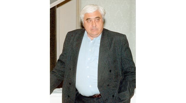 Андрей Луканов е убит на 2 октомври 1996 г. пред дома си.