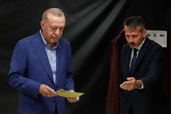 Вижте как гласуваха Ердоган и Калъчдароглу в Турция (Видео)