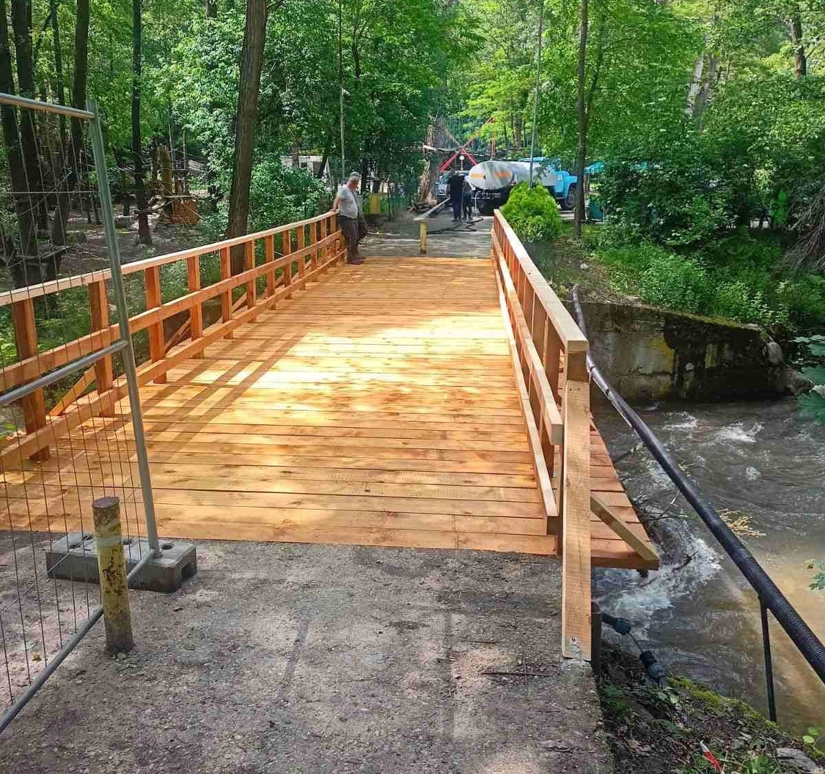За два дни ремонтираха опасен мост в парка на Благоевград