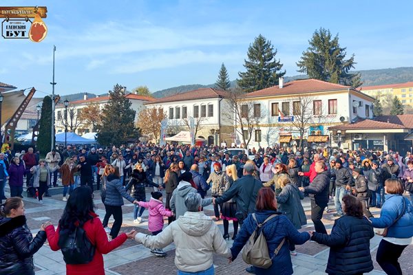 Кръшните хора не спираха в трите дни на празника