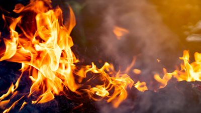 Няма превишаване на средночасовите норми за опазване на човешкото здраве след пожара край Пазарджик, показват резултатите от измерванията на въздуха след инцидента на площадка за черни и цветни метали вчера СНИМКА: Архив