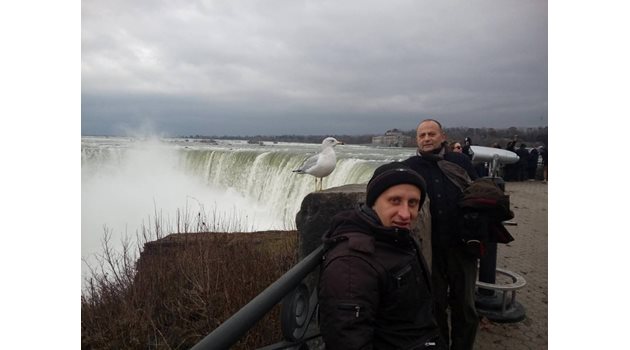 Трифонов и Гундеров се снимаха с Ниагарския водопад. Из канадското турне на Естествения театър