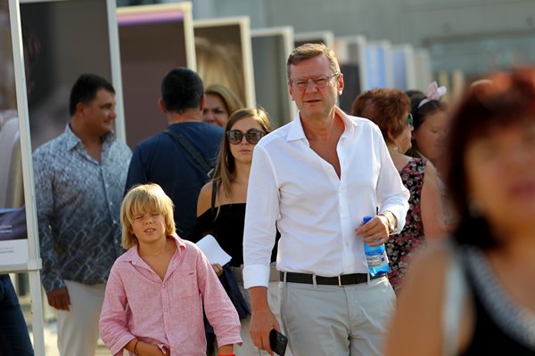 Евтим Милошев на лятна разходка със сина си Петър