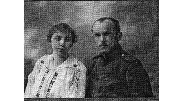 ДОЖИВОТ: Владимир Сис и Магдалена Стефанова (Маги) сключват брак на 25 май 1916.
