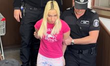 Опитват да върнат Емили Тротинетката в ареста