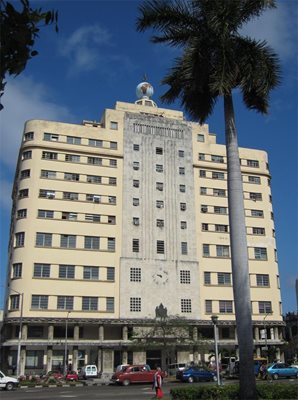 Главният храм на Великата ложа на Куба е на 11-ия етаж в сградата на бул. "Алиенде"№508. Там е и кабинетът на Великия майстор Еваристо Торес. На покрива е монтиран глобус, увенчан с пергел, а над входа е емблемата на кубинската Велика ложа.