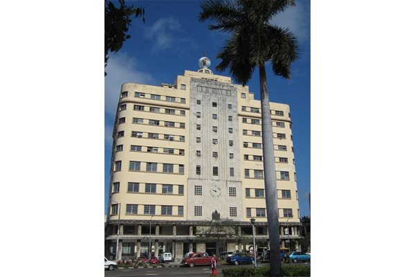 Главният храм на Великата ложа на Куба е на 11-ия етаж в сградата на бул. "Алиенде"№508. Там е и кабинетът на Великия майстор Еваристо Торес. На покрива е монтиран глобус, увенчан с пергел, а над входа е емблемата на кубинската Велика ложа.