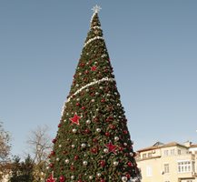 Коледната украса на Пловдив ще бъде освежена с нови атракции, след като над 10 години не е купувано нищо.