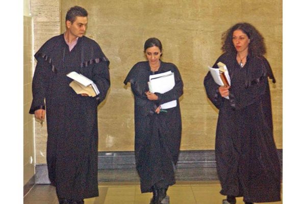 Съдия Виолета Магдалинчева (в средата) проведе вчера допълнителен разпит на Ихтиманския.