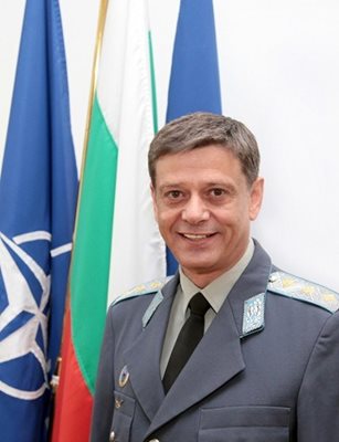 Генерал-лейтенант Константин Попов. Снимка министерство на отбраната.