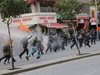 Полиция дави протести в Истанбул
