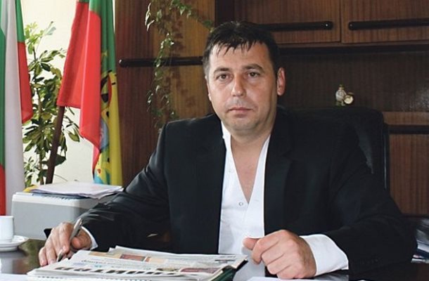 Станислав Николов все още кметува в Трън
