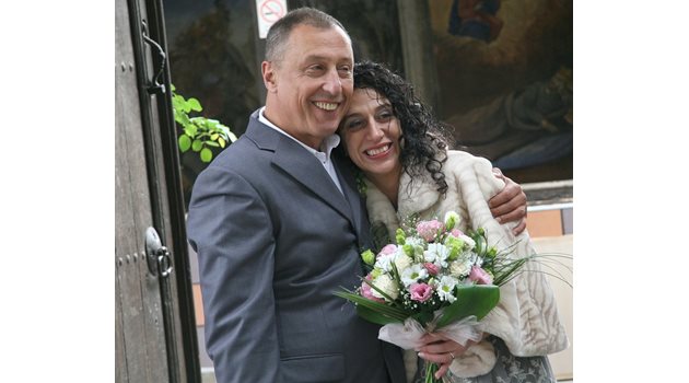 Щастливите младоженци се венчаха в Стария Пловдив.
